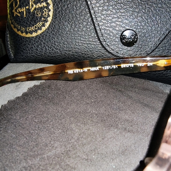 Woman's Ray-Ban sunglasses NEW - Picture 3 of 4